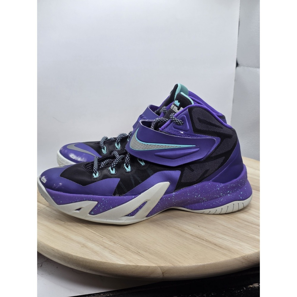 youth Size 5Y Nike LeBron Zoom Soldier 8 "Hyper Grape" Basketball Shoe653645-500